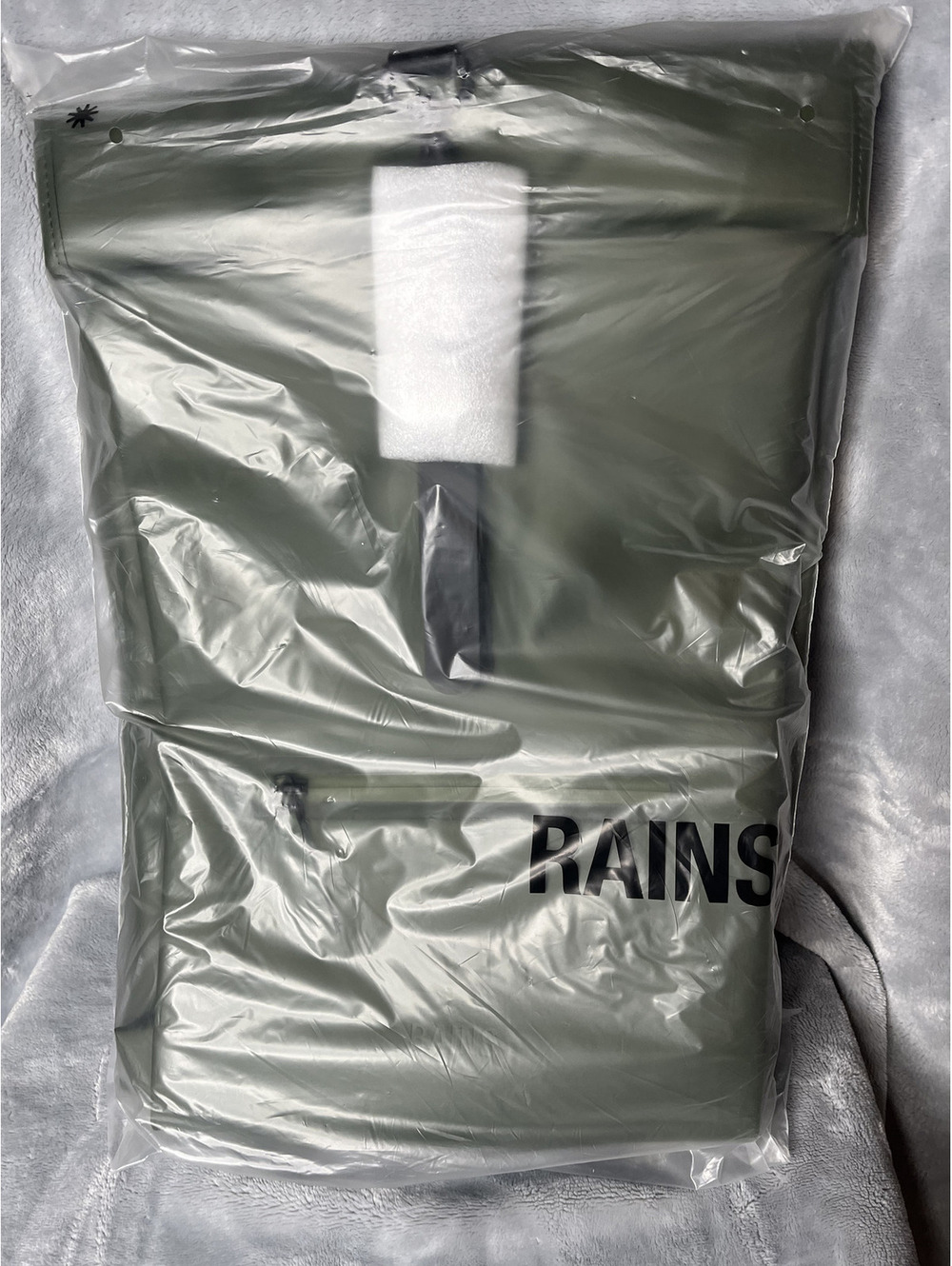 NWT Rains Evergreen Rolltop Rucksack - Picture 7 of 8